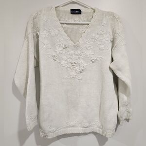 Hunters Run White Knit Floral Embroidered Sweater